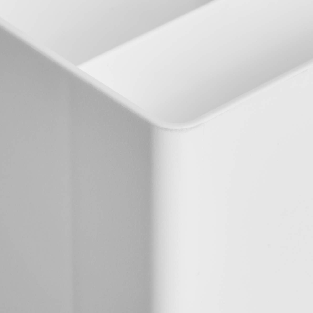 Basics Plastic Desk Organizer - Pen Cup Holds Pens/Pencils, White - 图片 2